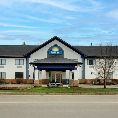 Days Inn By Wyndham Whitecourt Εξωτερικό φωτογραφία