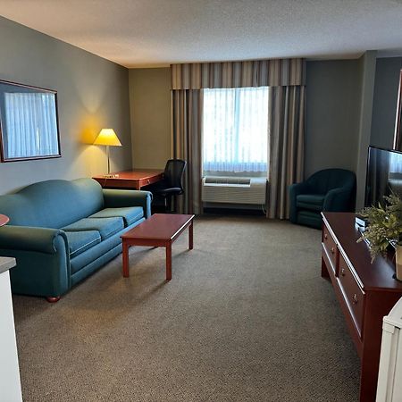 Days Inn By Wyndham Whitecourt Εξωτερικό φωτογραφία