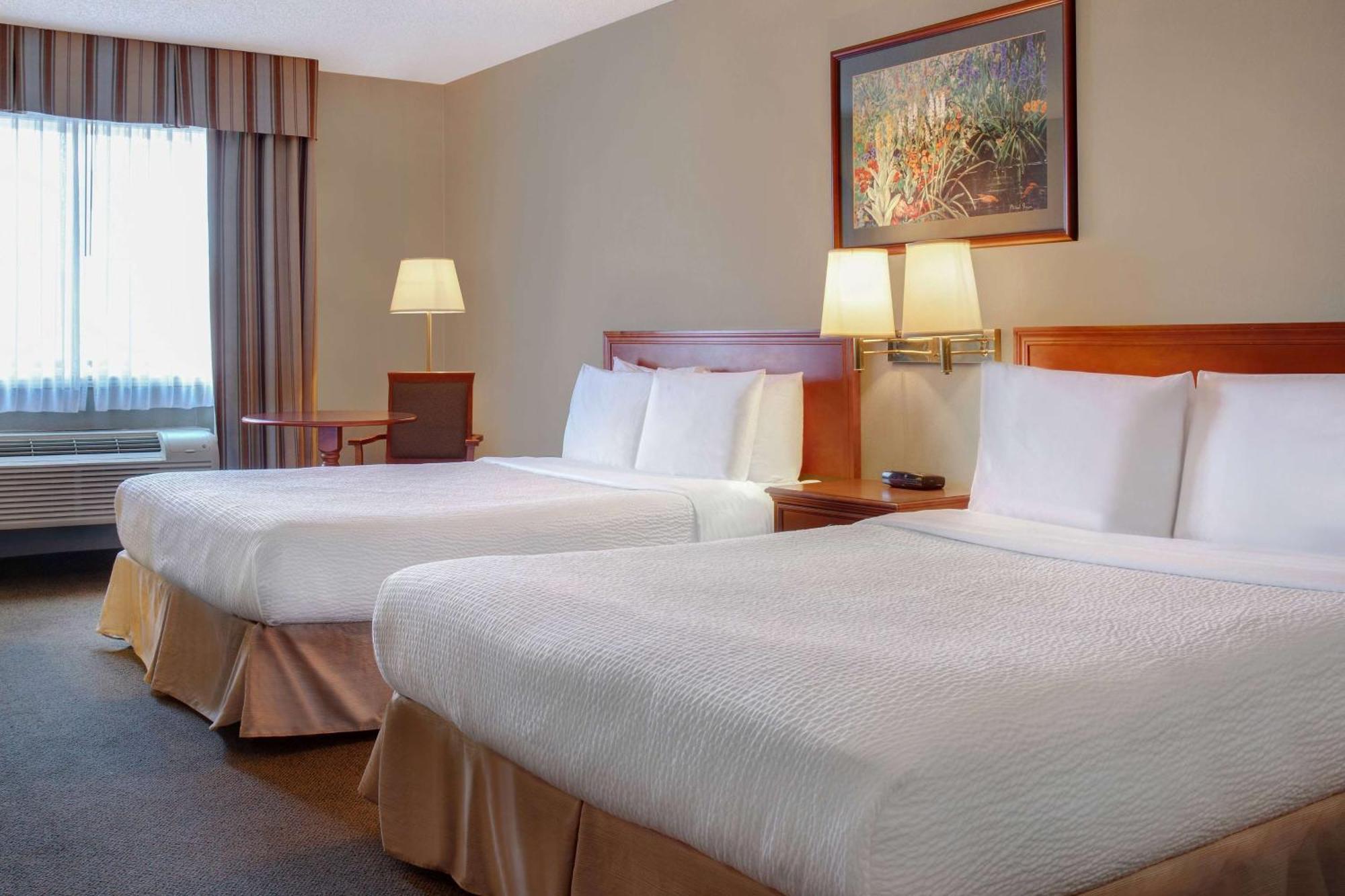 Days Inn By Wyndham Whitecourt Εξωτερικό φωτογραφία