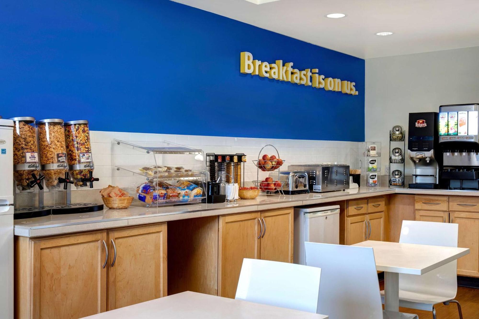 Days Inn By Wyndham Whitecourt Εξωτερικό φωτογραφία