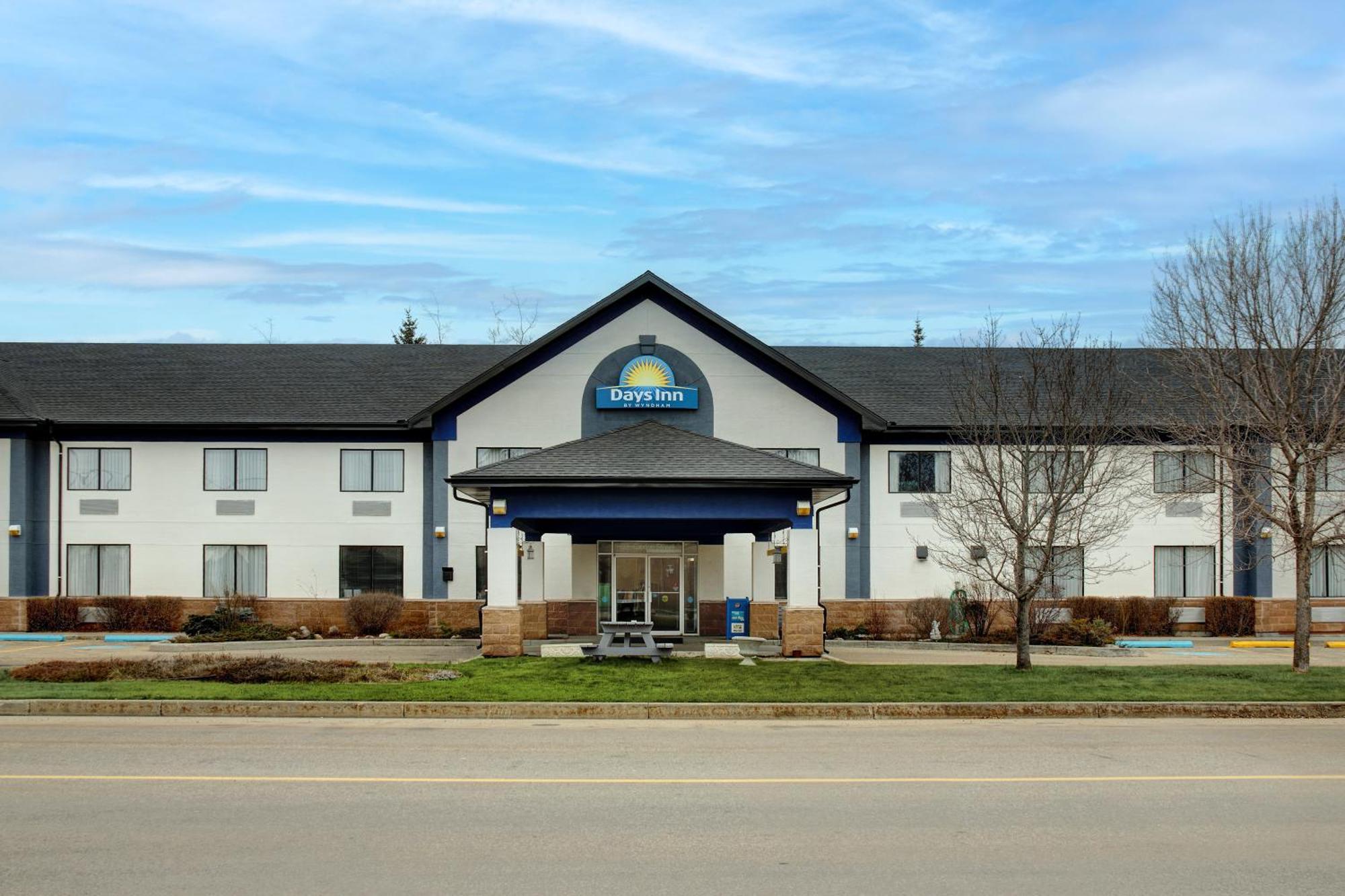 Days Inn By Wyndham Whitecourt Εξωτερικό φωτογραφία