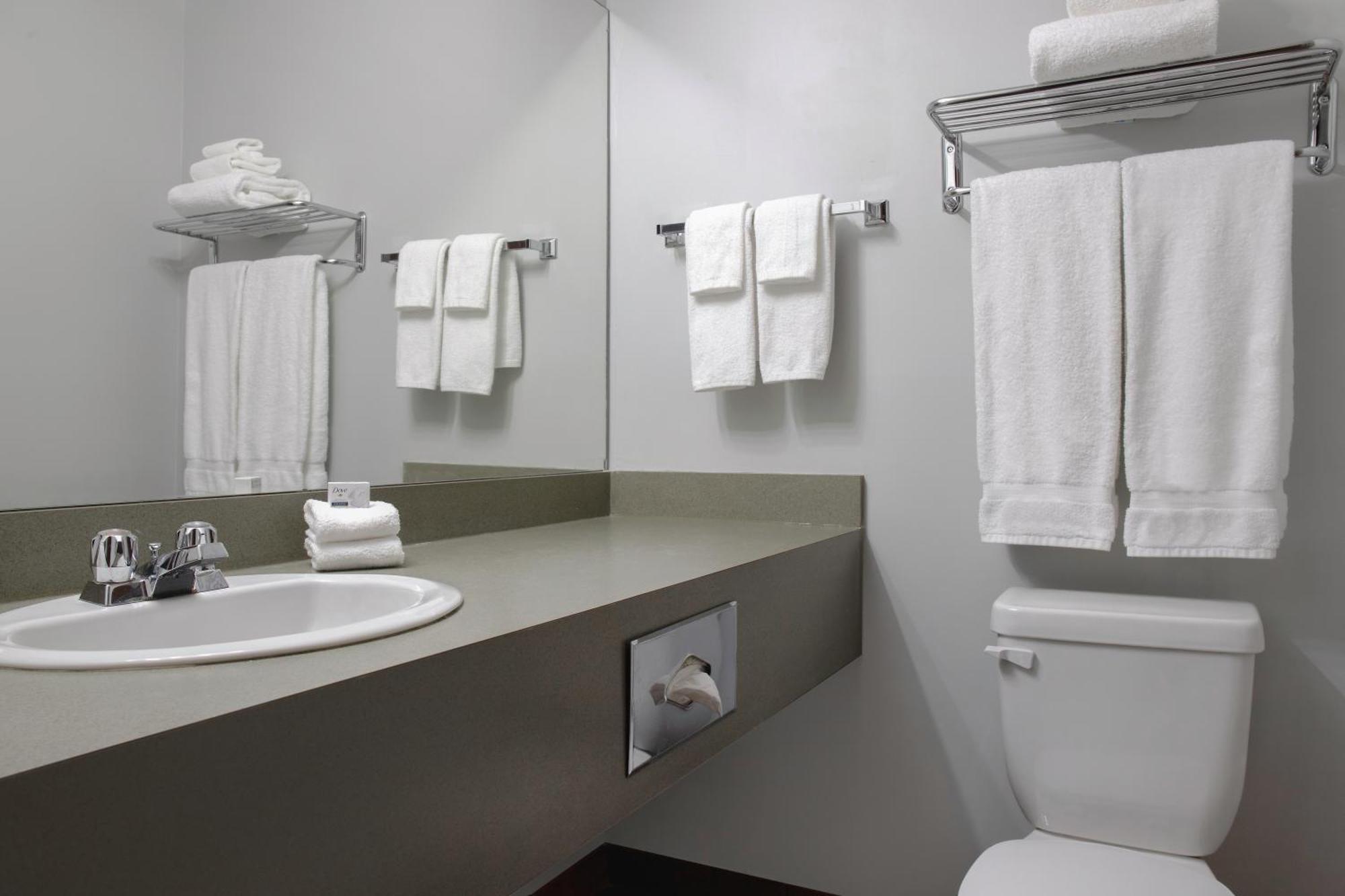 Days Inn By Wyndham Whitecourt Εξωτερικό φωτογραφία