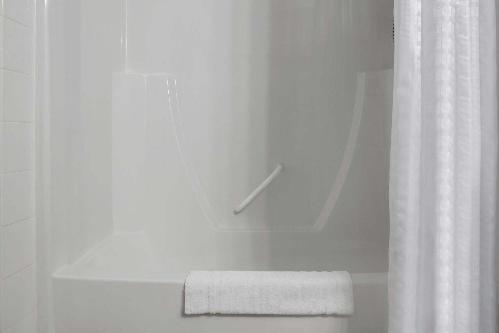 Days Inn By Wyndham Whitecourt Εξωτερικό φωτογραφία