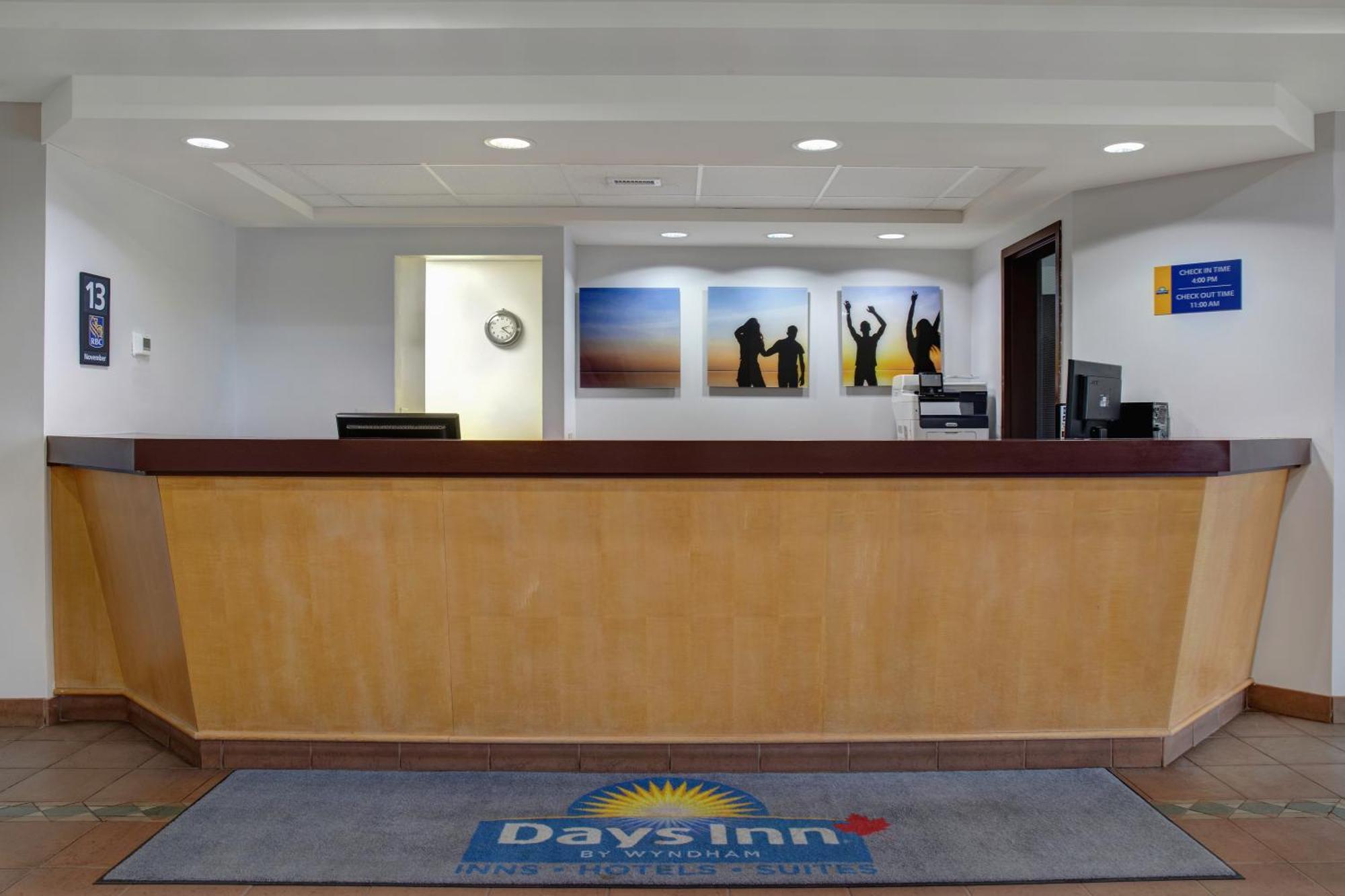 Days Inn By Wyndham Whitecourt Εξωτερικό φωτογραφία