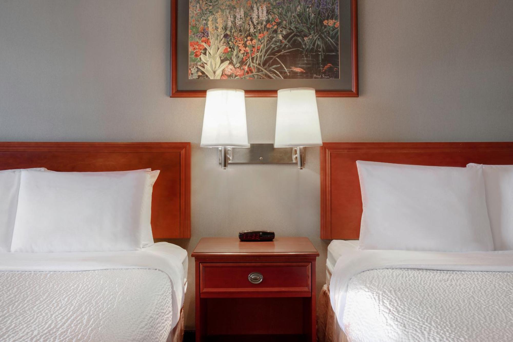 Days Inn By Wyndham Whitecourt Εξωτερικό φωτογραφία