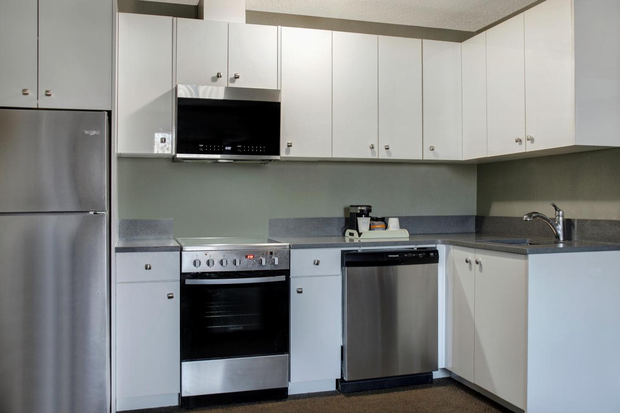 Days Inn By Wyndham Whitecourt Εξωτερικό φωτογραφία