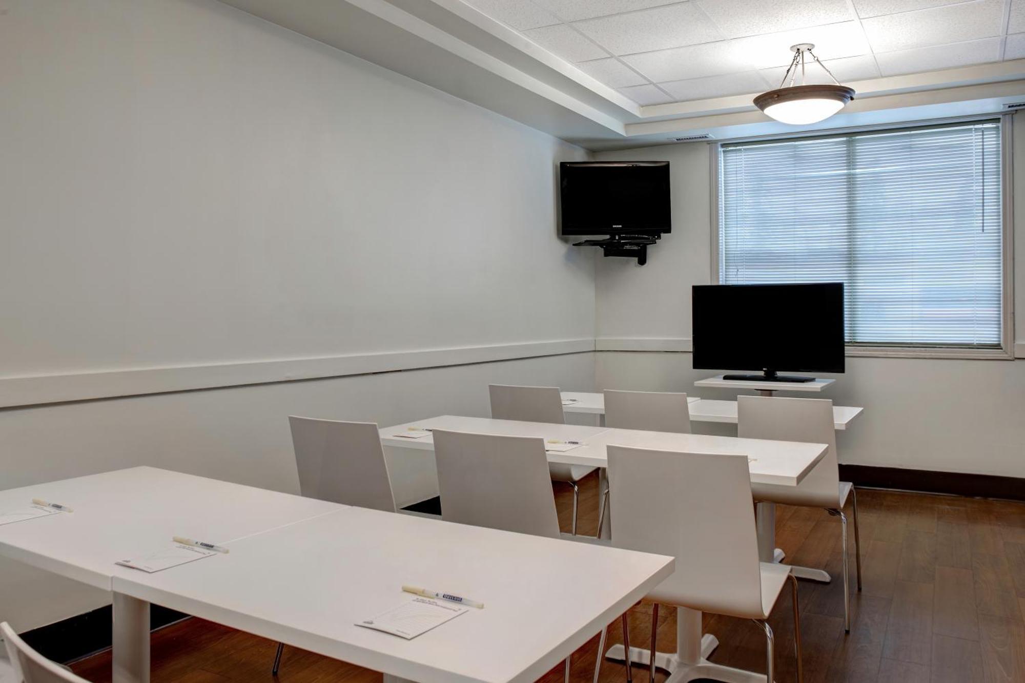 Days Inn By Wyndham Whitecourt Εξωτερικό φωτογραφία