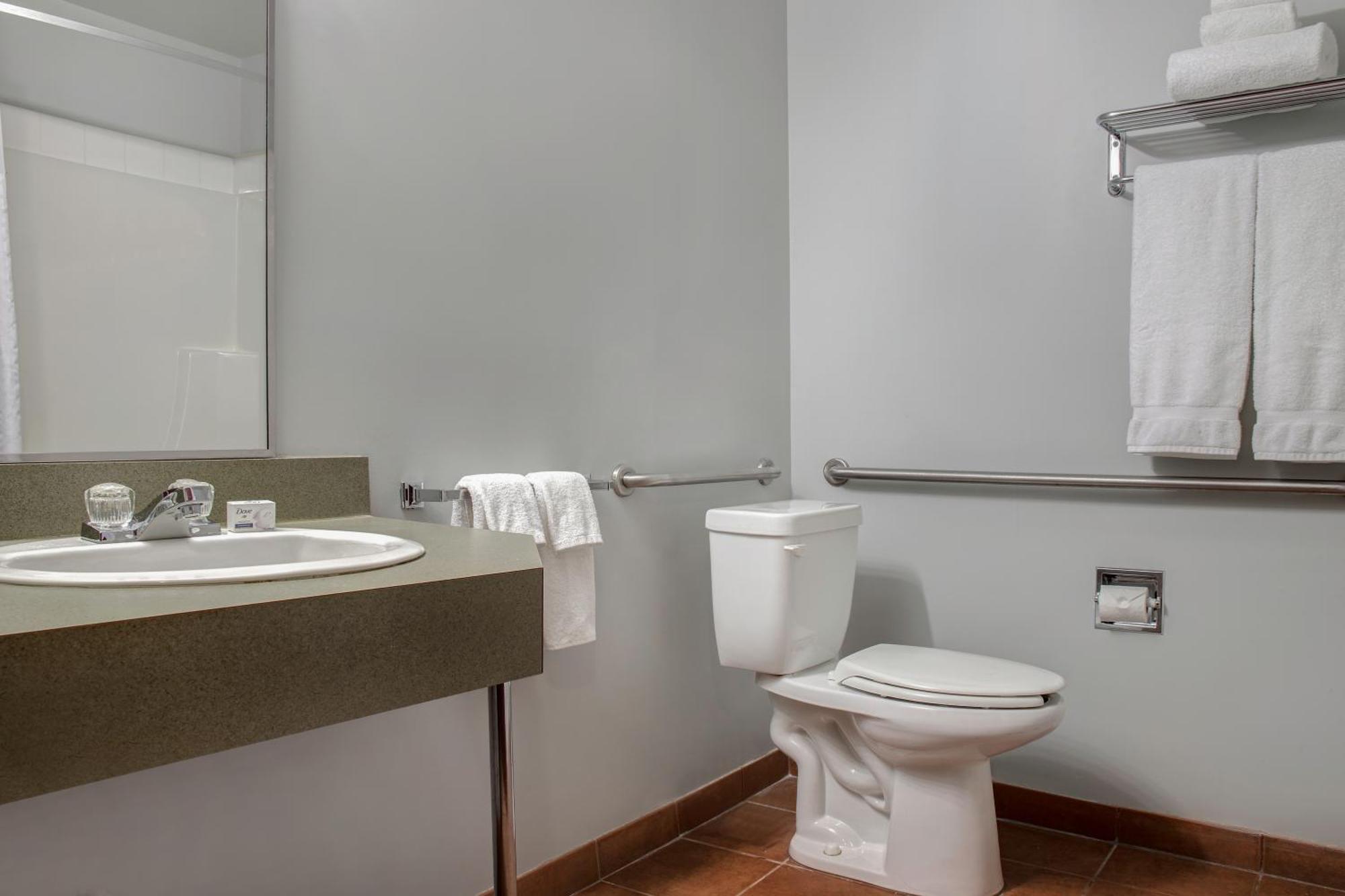Days Inn By Wyndham Whitecourt Εξωτερικό φωτογραφία