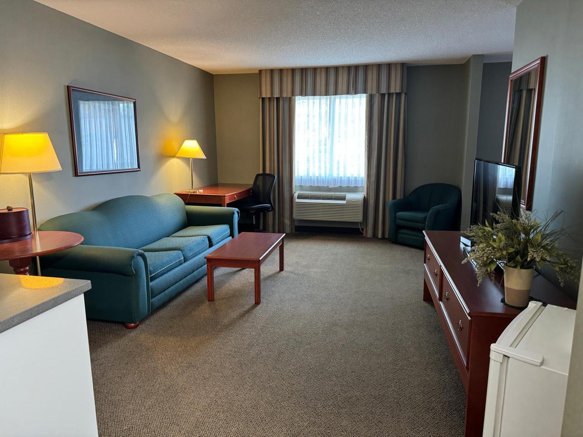 Days Inn By Wyndham Whitecourt Εξωτερικό φωτογραφία